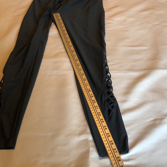 Womens size medium gray Marika ankle length legging with cutout - Picture 2 of 9